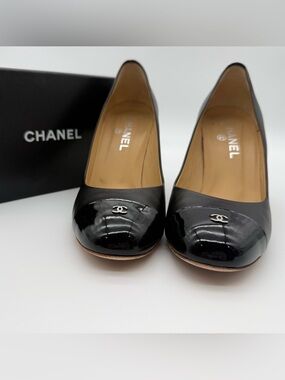 Chanel Black Leather Patent Cap Toe CC Pump Heels Size 39.5